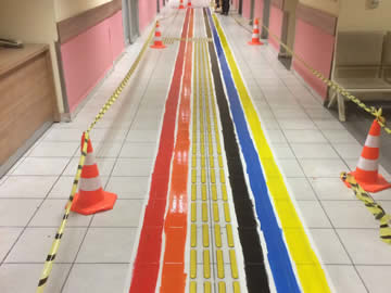 hastane sarı alan mavi alan kırmızı alan yönlendirme çizgileri uygulama